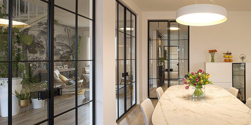Minimalistyczne drzwi zlicowane ze ścianą Easy-S Staino&Staino – Bellissimo Home, Bulwary Książęce (Wrocław, Kępa Mieszczańska, 500m od Rynku).